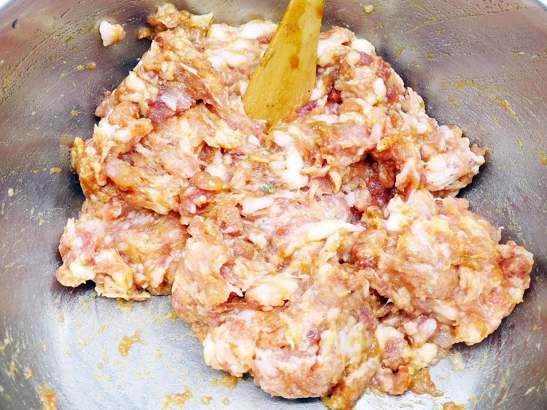 牛肉饺子很柴是什么原因,牛肉饺子馅儿怎么调才能鲜嫩