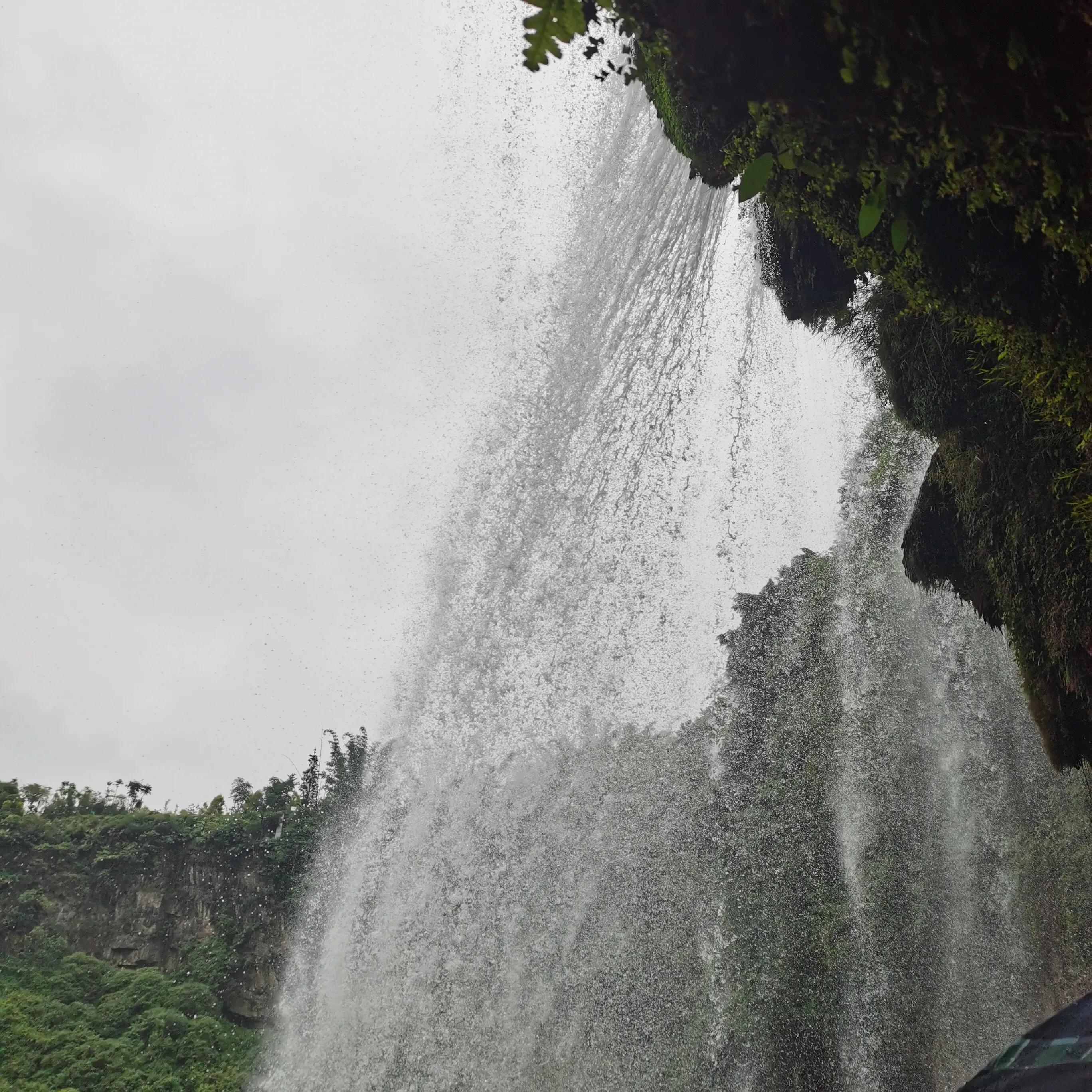 向南方和向北方,登上山顶看美景贵州黄果树瀑布