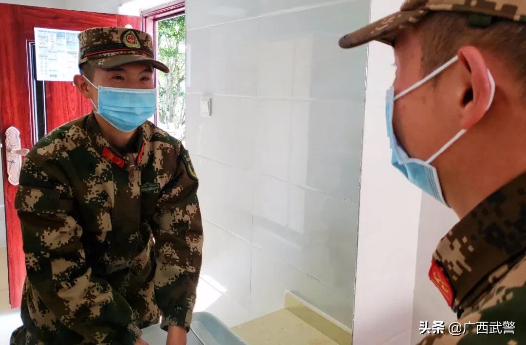 这次，中队长把厕所砸了！