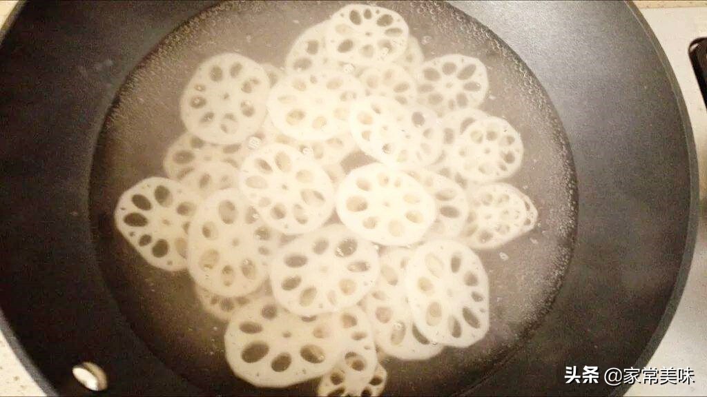 清炒莲藕片用先焯水吗,清炒藕发黑