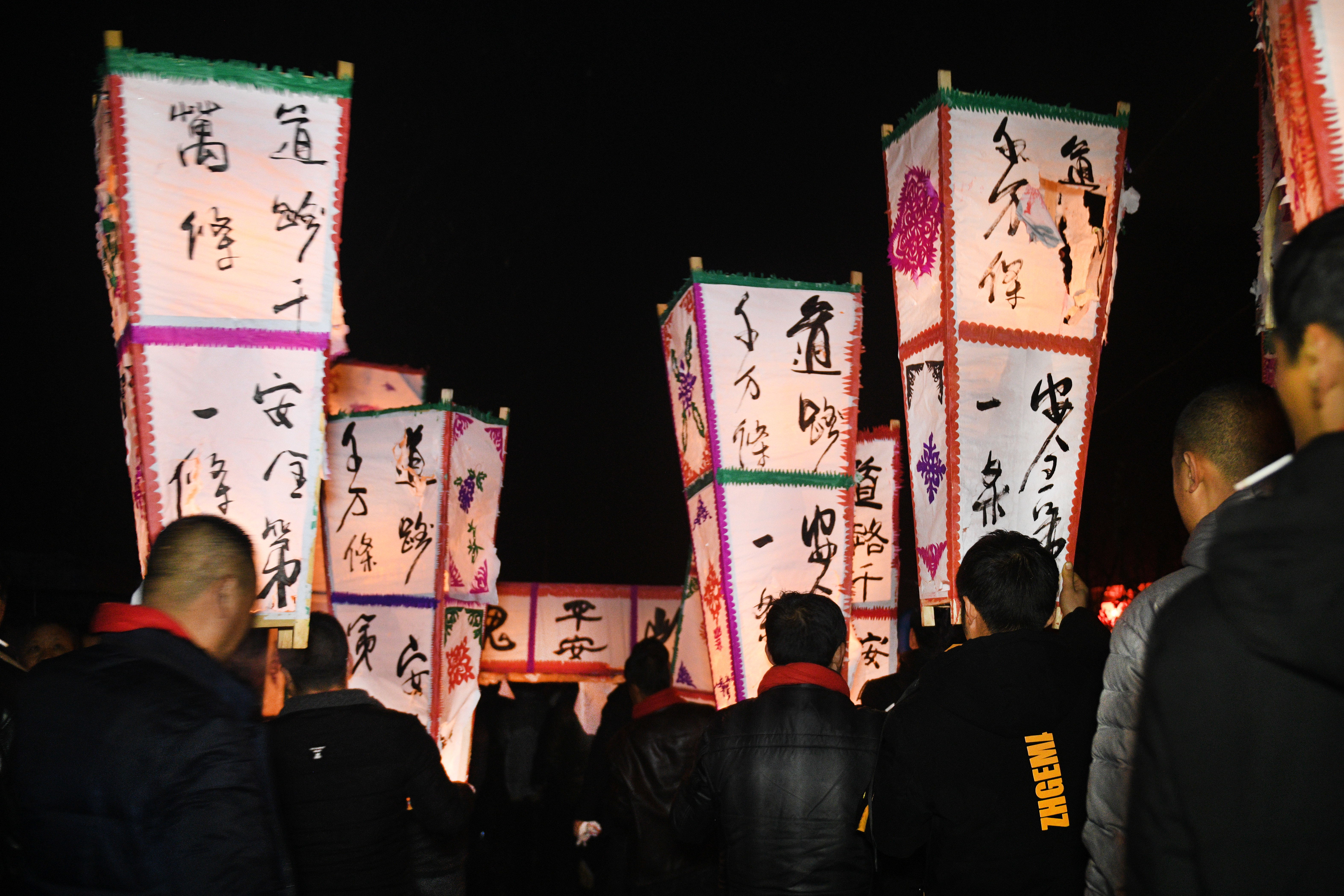 道路千万条安全第一条的宣传语,道路千万条安全第一广告