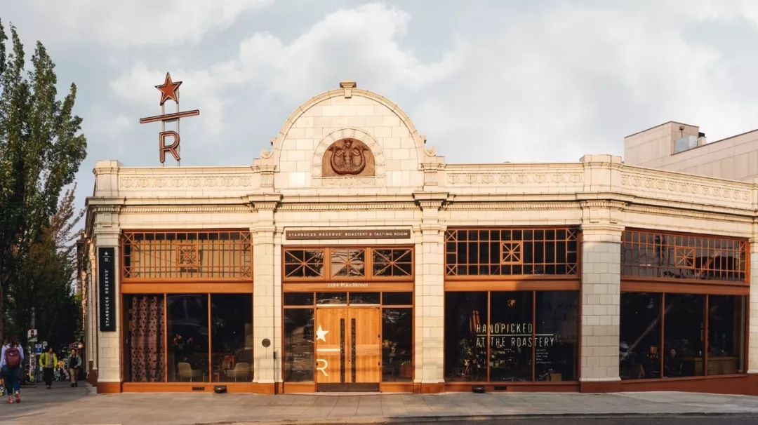 星巴克首席执行官哪里人,星巴克的设计是谁设计的