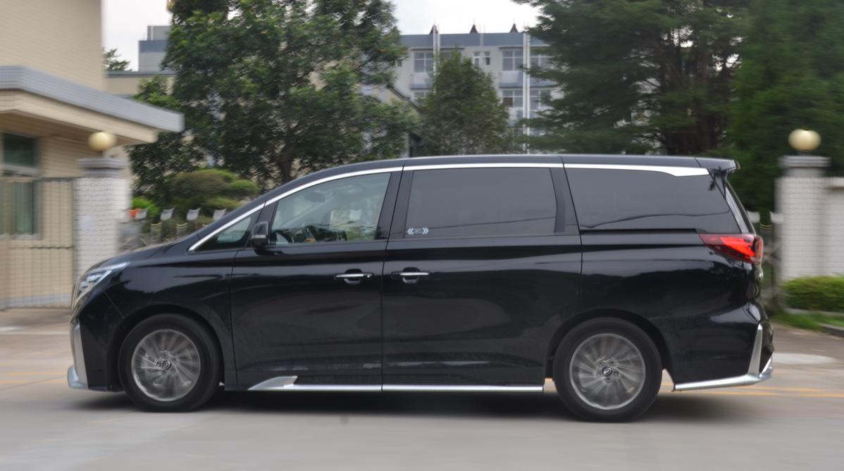 新款传祺m8改装成丰田埃尔法,传祺m8和埃尔法碰撞测试