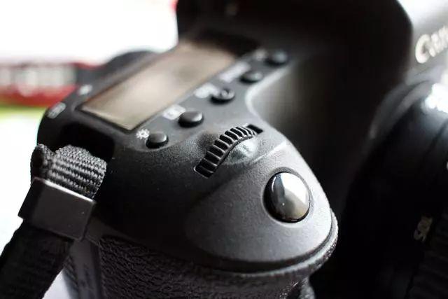 单反一定比卡片机好吗,单反比微单更有质感吗