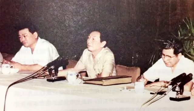 *镕基朱**总理的五戒：不题词、不受礼、不吃请、不剪彩、不批条子