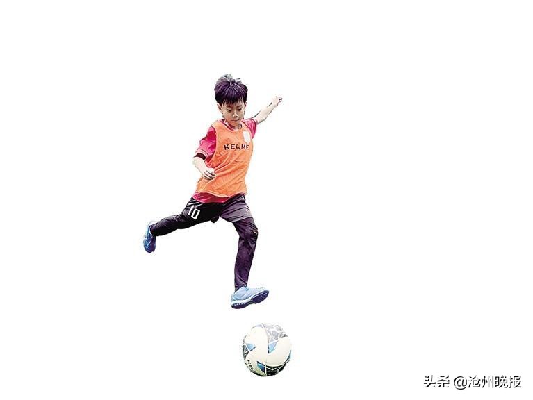 绿茵场上的阳光少年,绿茵场上的足球少年诗歌