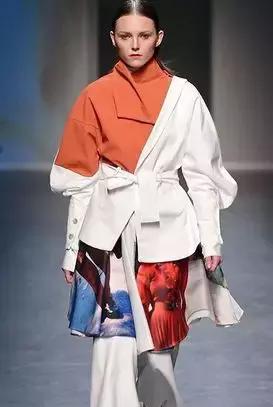 国潮这回对味儿了，不看logo还以为是巴黎世家！