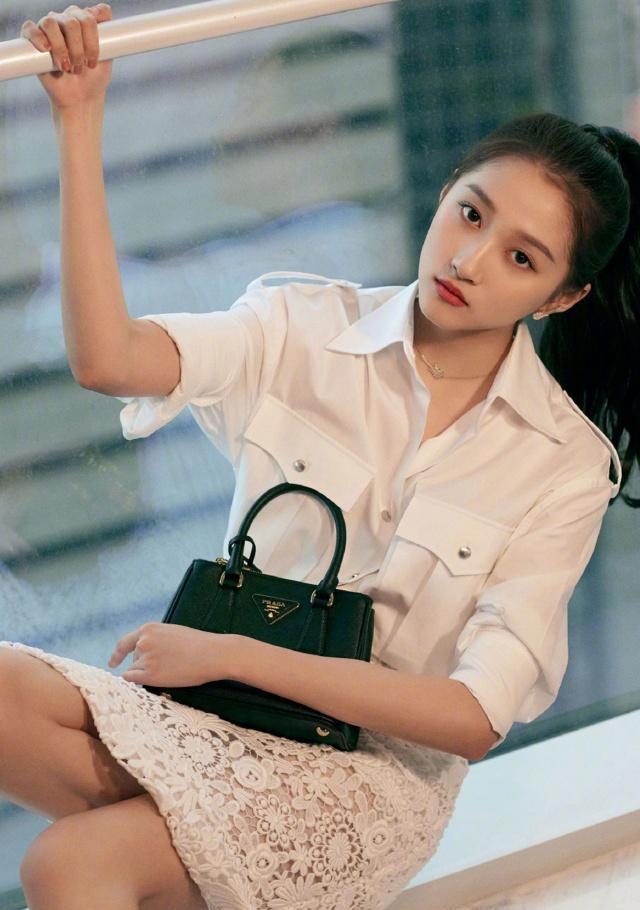 关晓彤穿露腰装,关晓彤穿露腰装图片