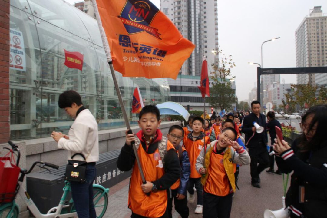 绫虫仼鍥介檯,绫虫仼鍥介檯鑻辫