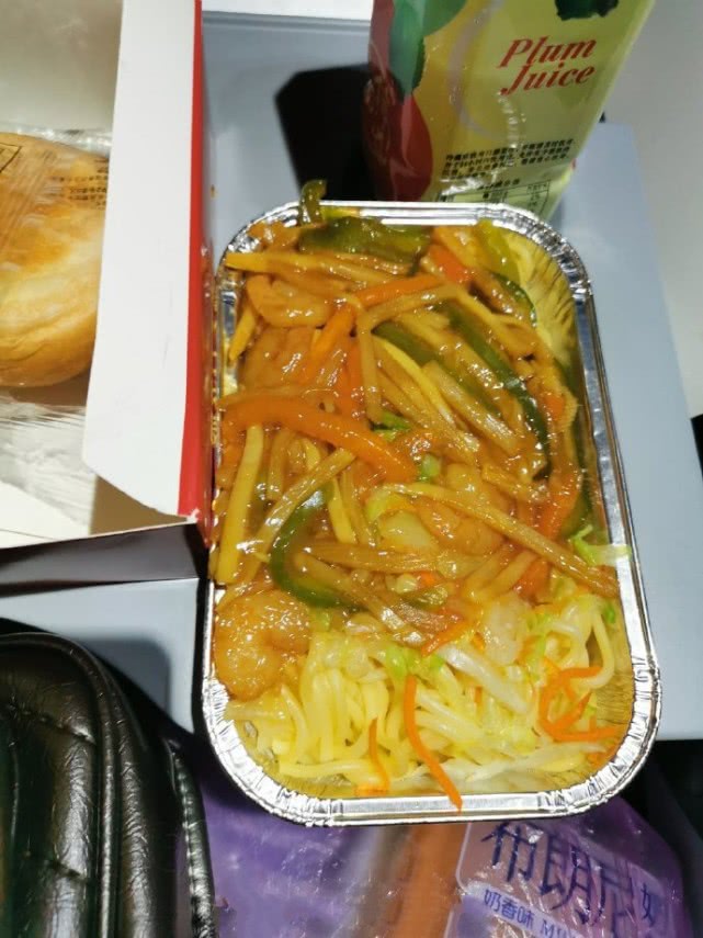 川航飞机餐头等舱一口面,川航飞机餐真的很好吃吗