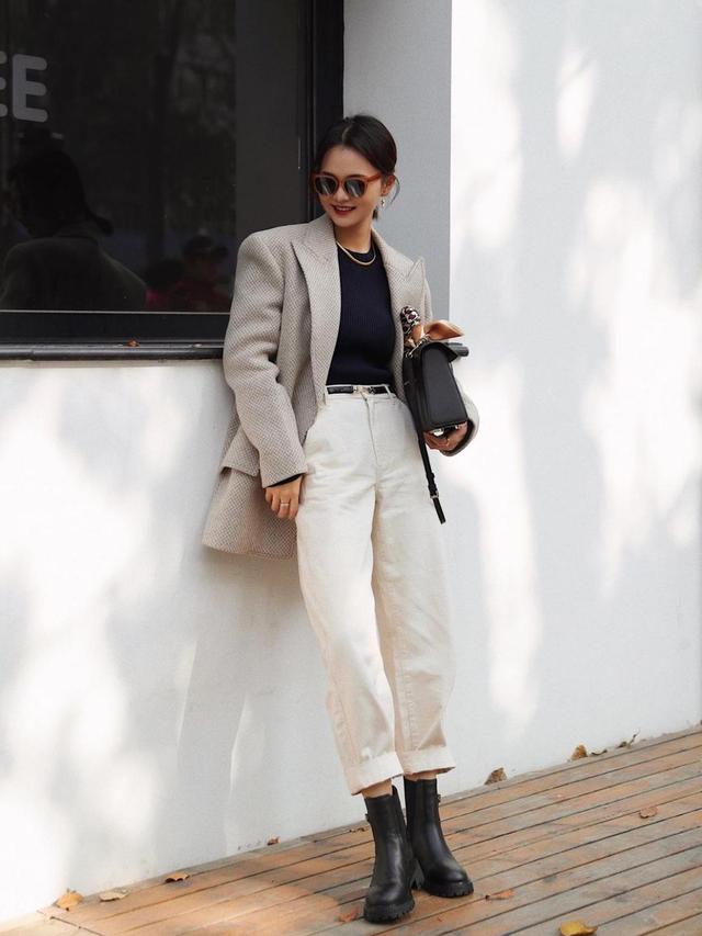 牛仔裤怎样穿搭,牛仔裤的穿搭技巧和方法