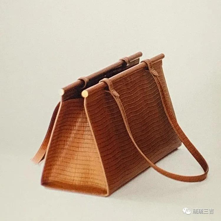 韩剧小女孩看上一款包,韩国小姐姐都背什么包包