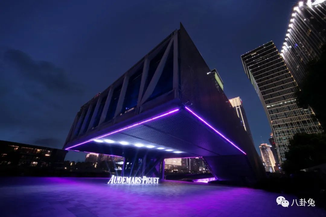 爱彼皇家橡树紫面陀飞轮,一开售就被抢光