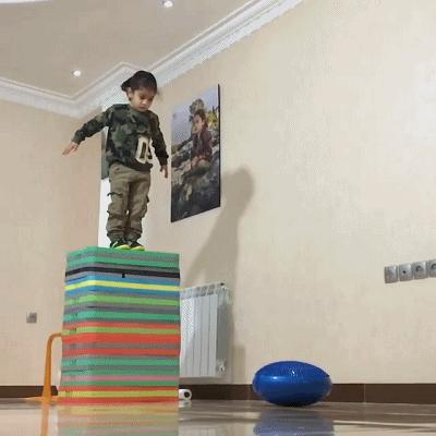 伊朗足球天才儿童,伊朗6岁儿童练出8块腹肌