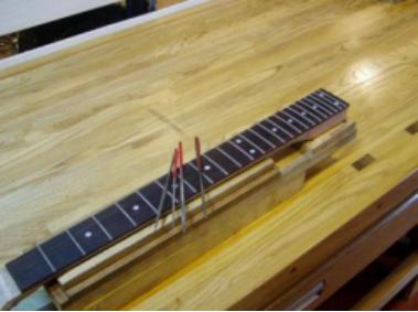 怎么更换吉他弦视频,民谣吉他换品丝需要都更换吗