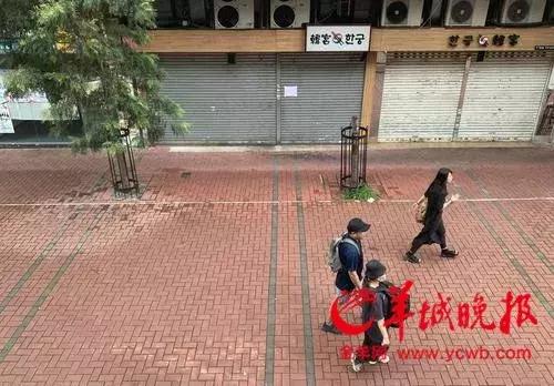 游客国外被骚扰霸气回应,内地游客被刁难讲英文