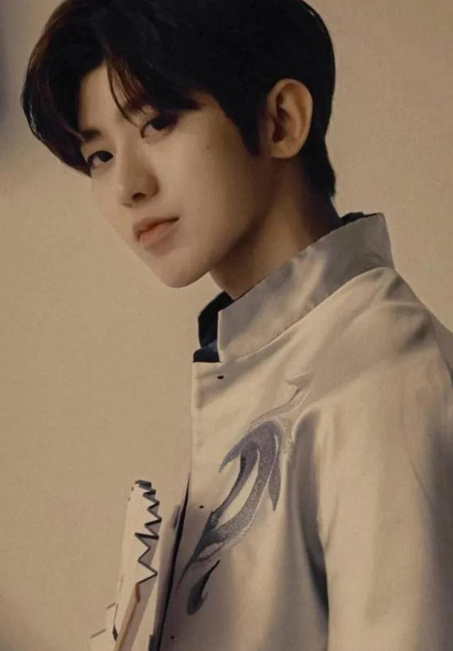 蔡徐坤要超越tfboys有可能吗,蔡徐坤能吊打tfboys么