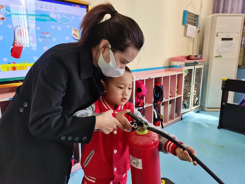 关于119消防的演练视频,119消防宣传日逃生视频