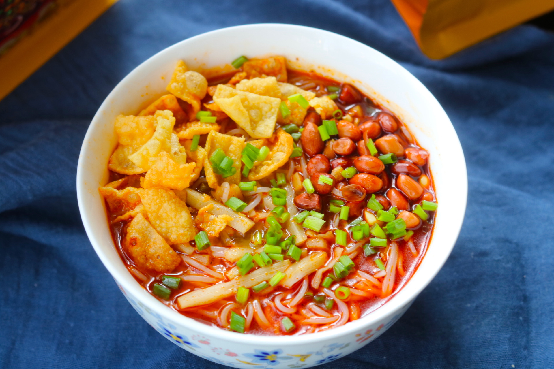 煮米粉用冷水还是热水下锅,煮米粉是冷水还是热水下锅