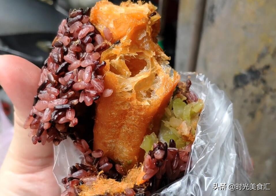 七旬老太太做包子,上海最老的粢饭团