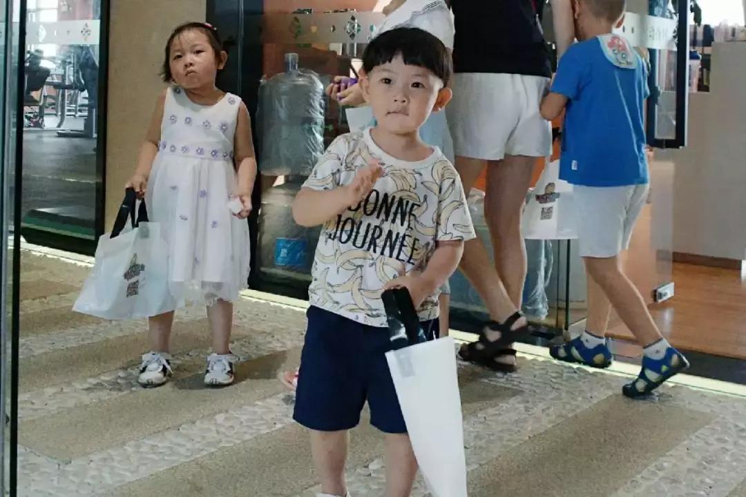 天哪！大家今天都化身为小女巫啦！