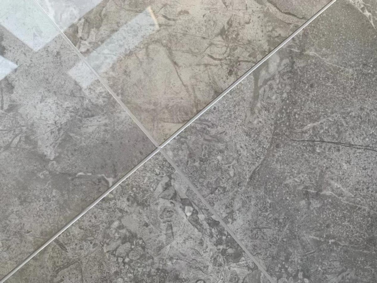 美缝剂粘衣服上固化了怎么去除,瓷砖美缝剂粘到衣服上怎么清除