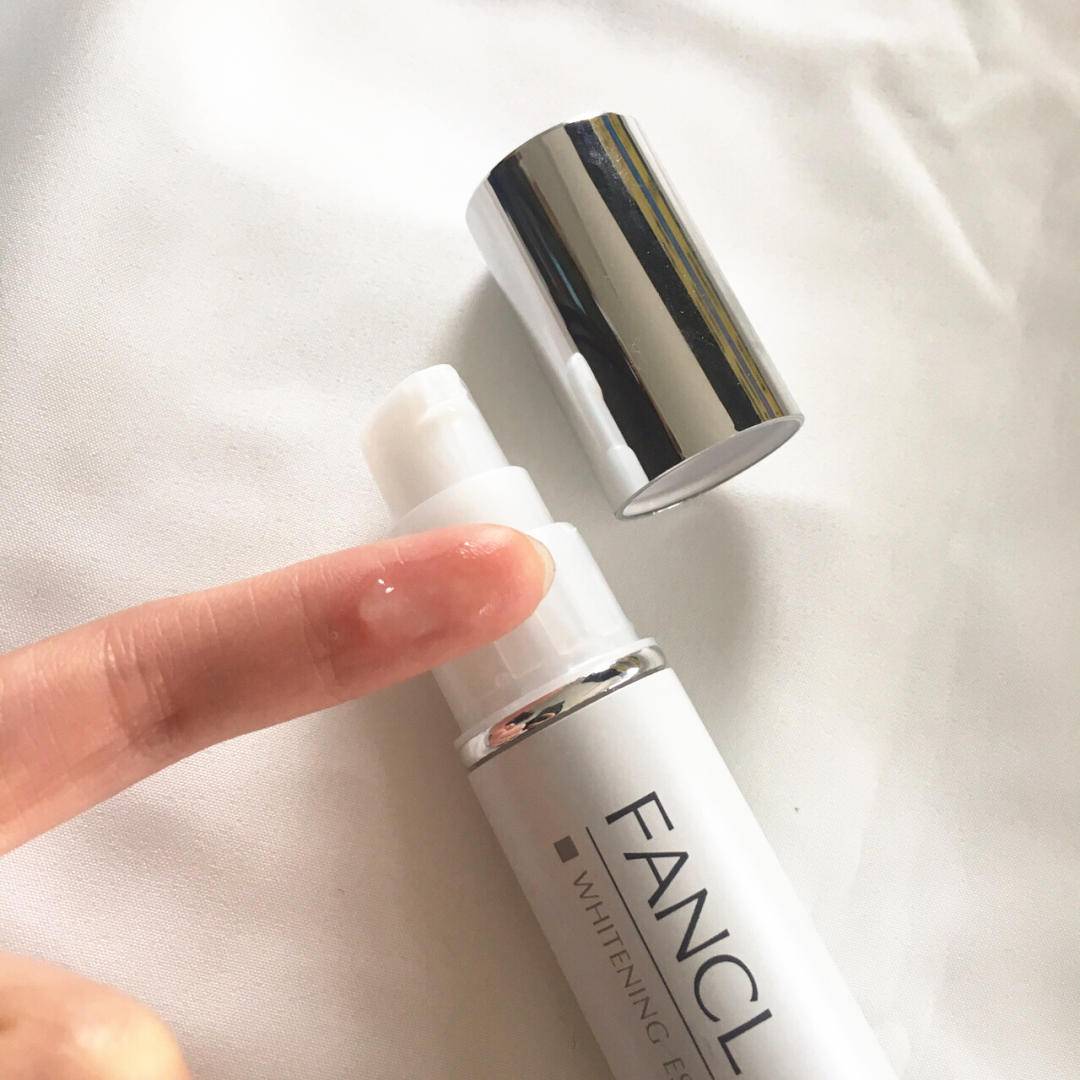 一直在美白却越来越黑的原因,为什么用了美白精华反而黑了