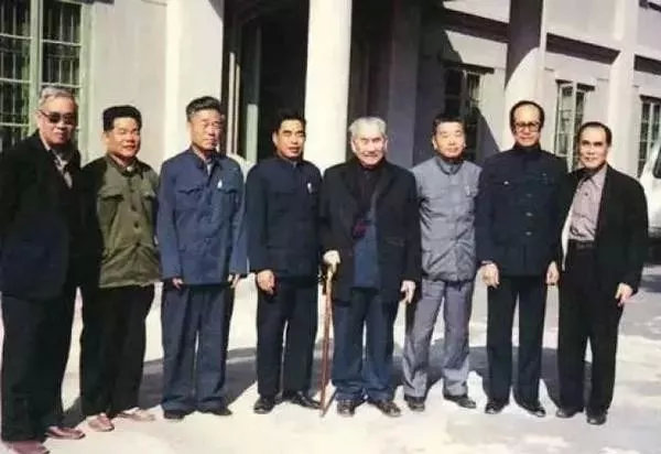 李嘉诚发家靠九龙仓码头吗,李嘉诚是什么时候收购九龙仓