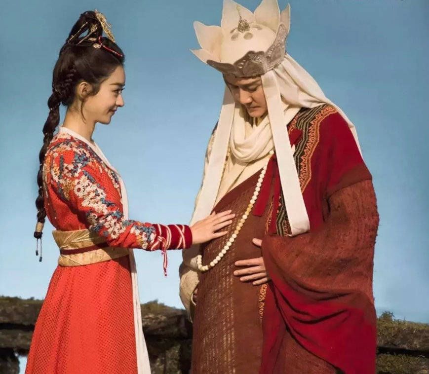 赵丽颖和朱一龙站一起,赵丽颖官宣怀孕评论