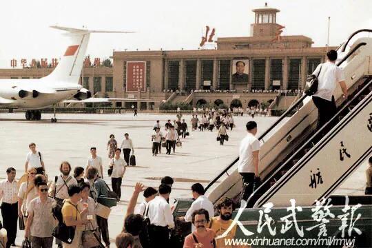 快闪我和我的祖国北京机场完整版,我和我的祖国在北京机场演唱视频