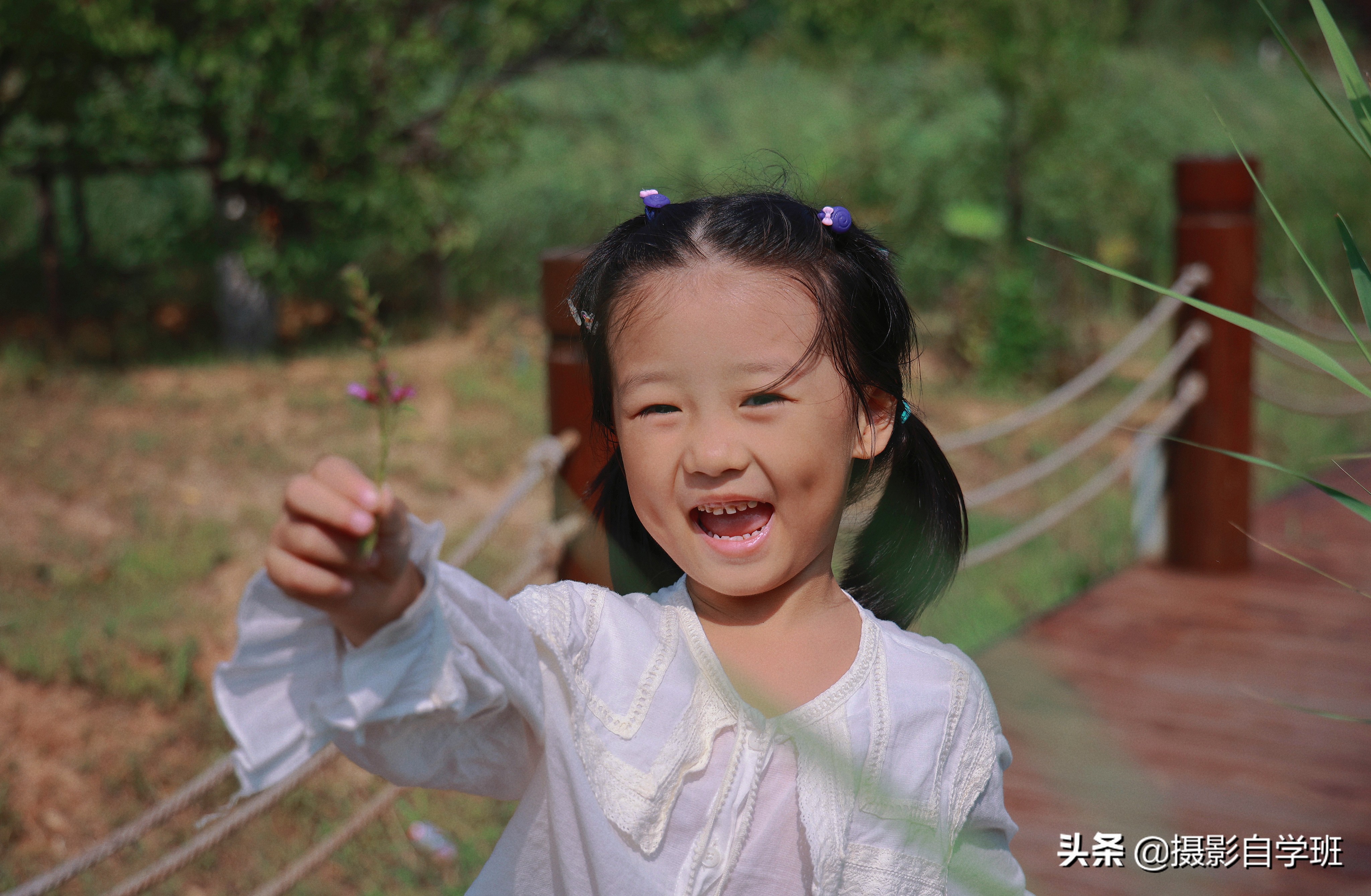 小朋友晚上拍照片怎么拍出高级感,孩子日常生活拍摄技巧和方法