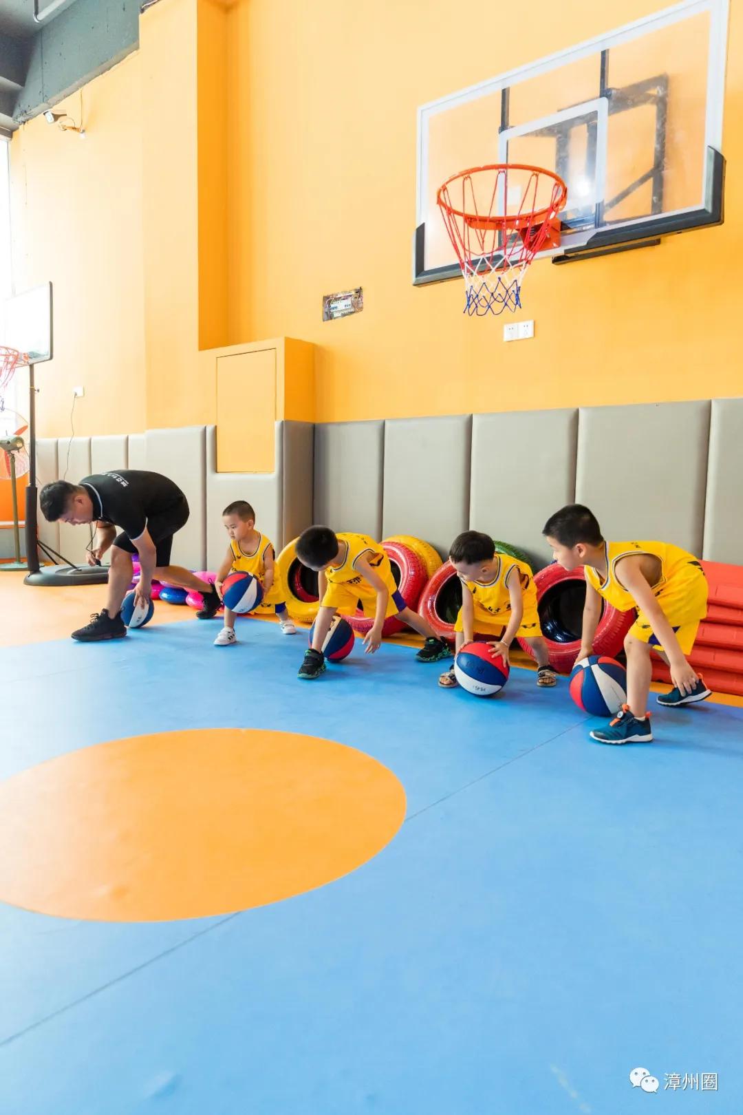万达附近室内篮球班,万达金街二楼儿童篮球