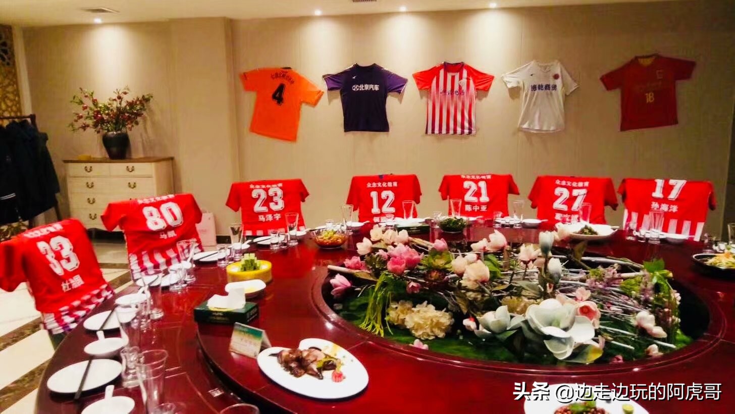 我们是热爱打球的一群年轻人,致敬每一位热爱足球的人