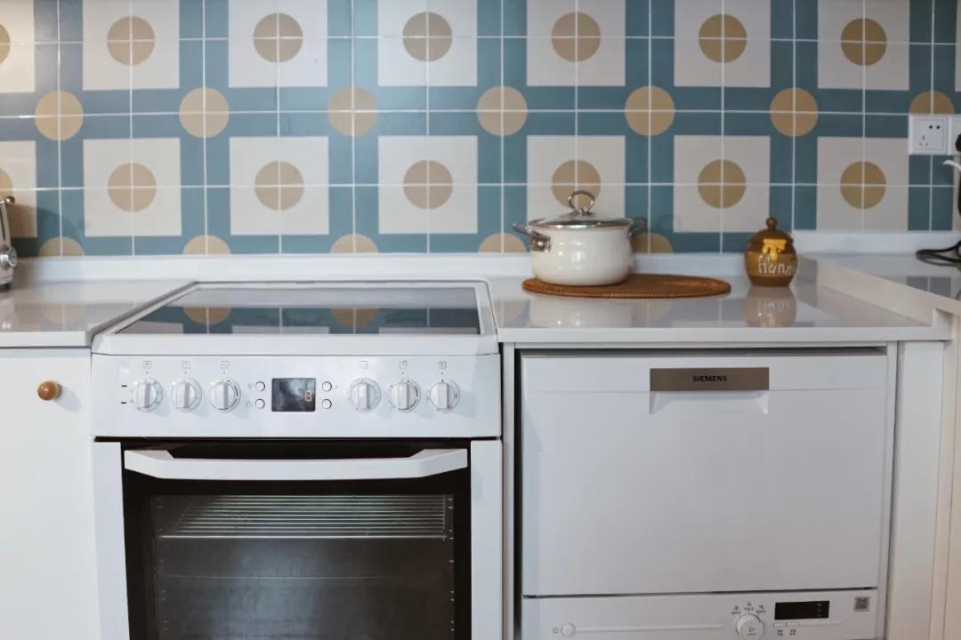 买老破小上海学区房,上海最老旧学区房