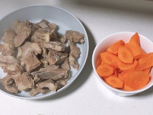 胡萝卜烧排骨菜名,草原风情羊排菜名