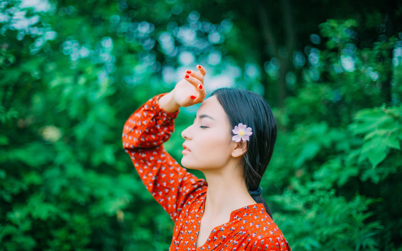 妆前隔离乳跟防晒霜有什么区别,妆前乳隔离防晒霜怎么用才正确呢