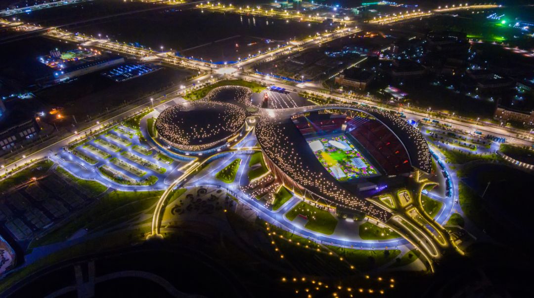 全域旅游星空屋顶“砚生水墨”.来肇庆新区体育中心领略现代美学