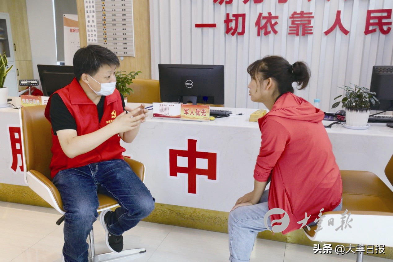 江苏省盐城市大丰人民医院:惠民义诊进社区*党**员服务暖民心