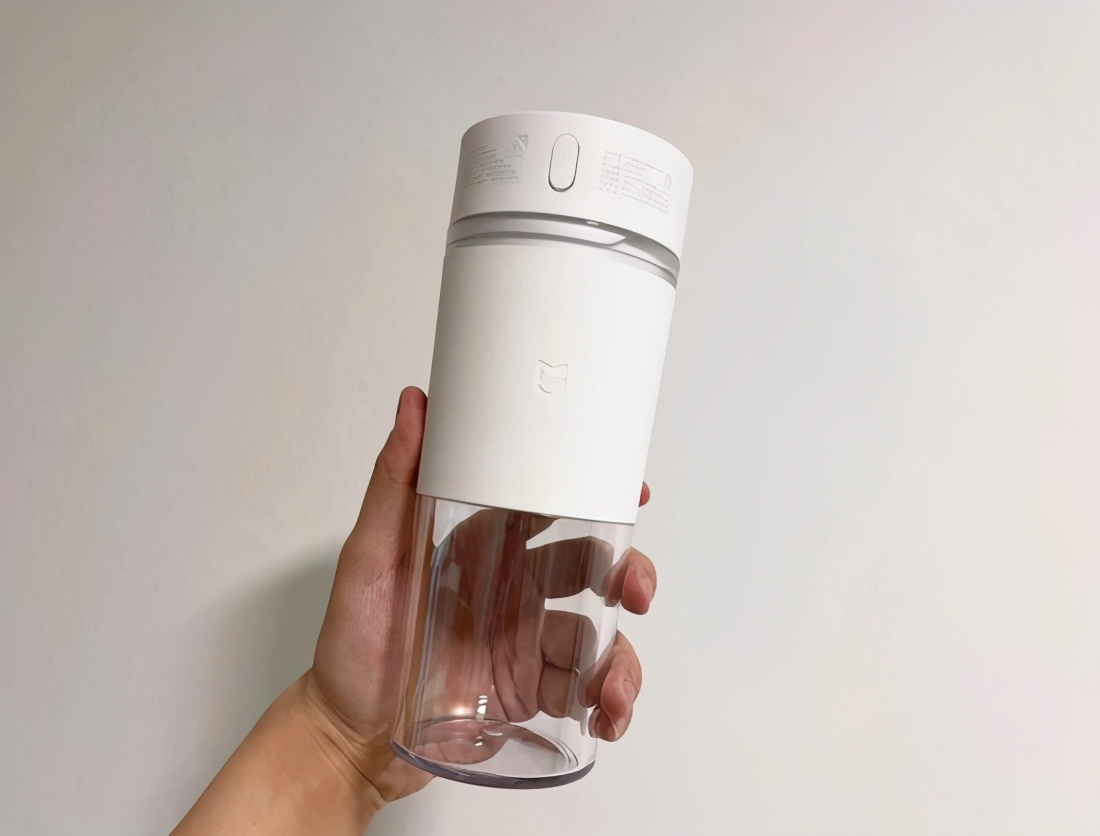 榨汁杯随时随地,米家随行便携榨汁杯榨苹果汁