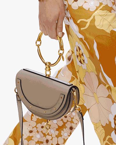 郑秀妍爱马仕完整版,郑秀妍离开sm后在韩国过得怎么样