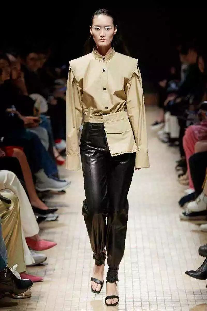 非主流绿皮裤,黑色短皮裤怎么搭配好看