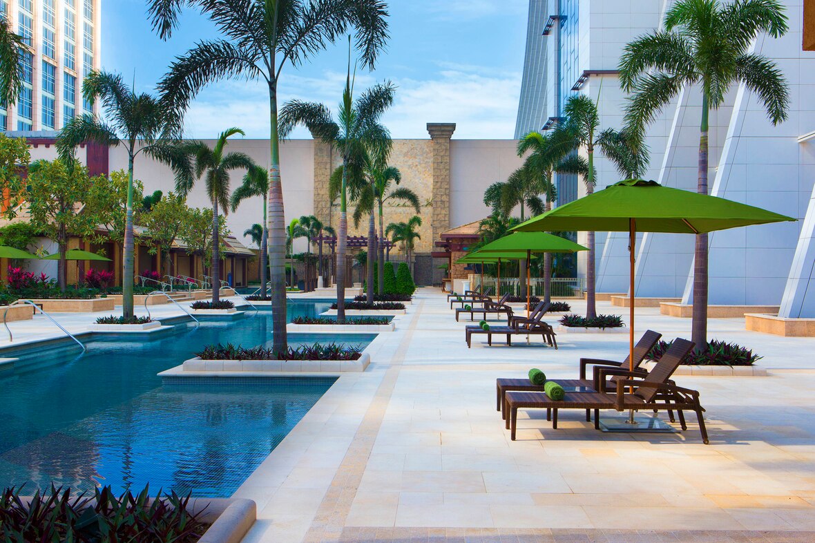 国庆去澳门有什么玩？带娃赏烟火看花灯，享全球最大喜来登酒店