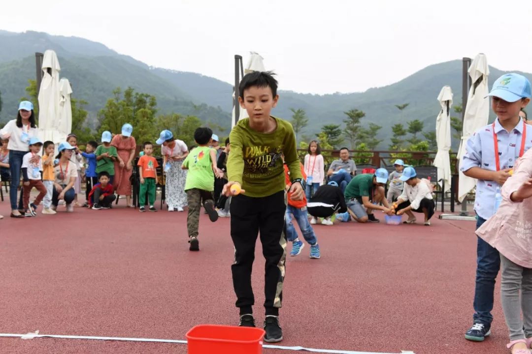 垃圾分类进社区保护环境我先行,垃圾分类我先行文明实践树新风