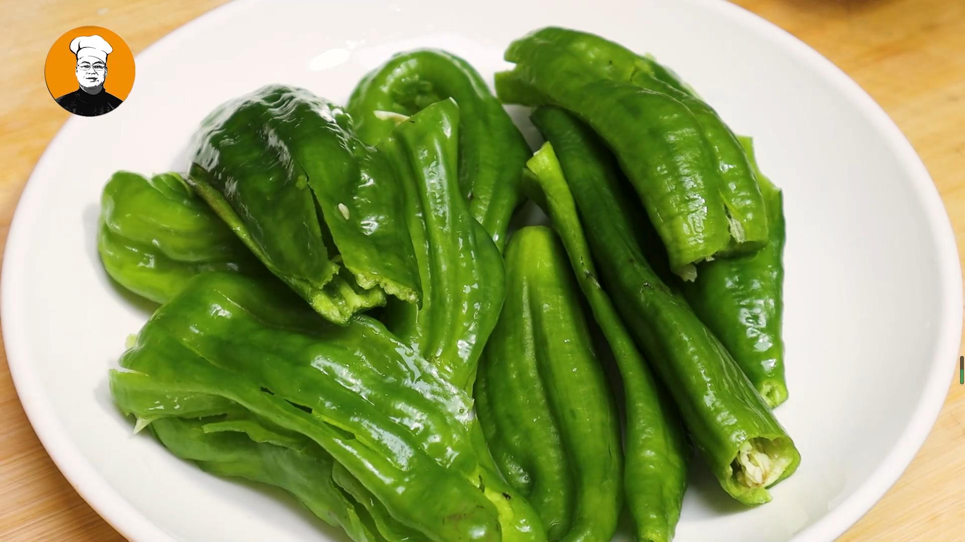 湖南特色菜擂椒炒皮蛋,湖南口味辣椒炒皮蛋下饭简直绝了