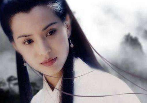 最美小龙女李若彤年龄成谜，穿紧身裤秀美腿太诱惑，身材好绝！