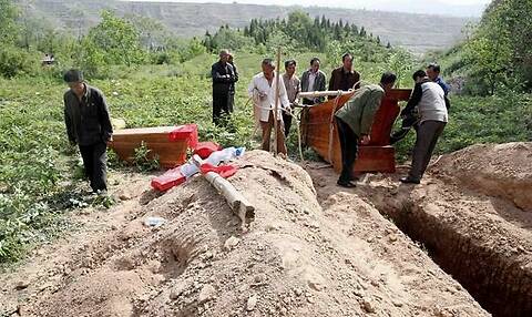 雨打墓辈辈富是迷信吗,雨打墓辈辈富怎么解释