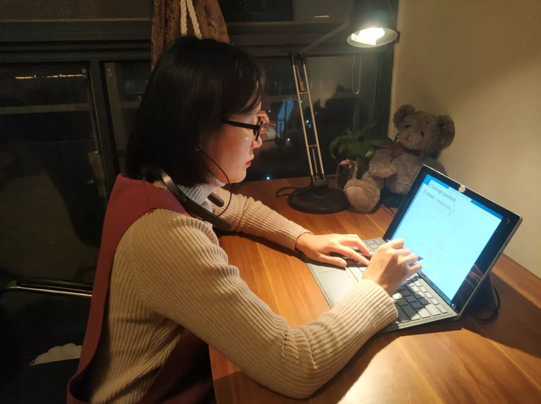 成实外国际部颜值主播全部上线，学生靠课堂表现“打赏”老师