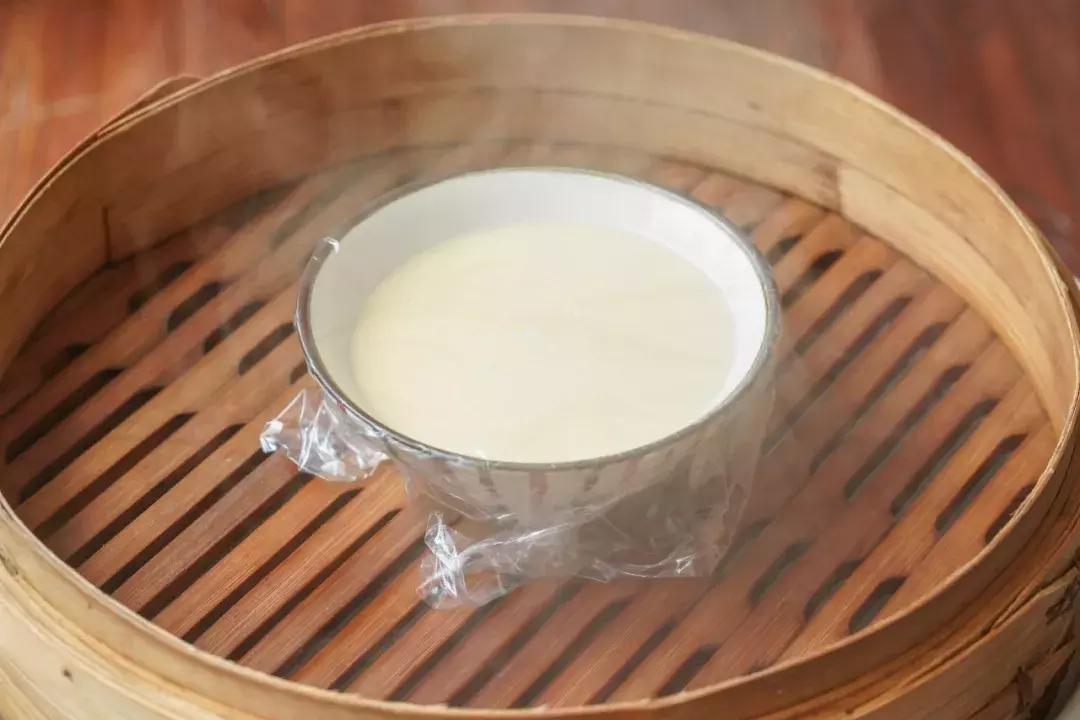 只用纯鸡蛋做出美味的鸡蛋布丁,鸡蛋牛奶布丁做法小视频