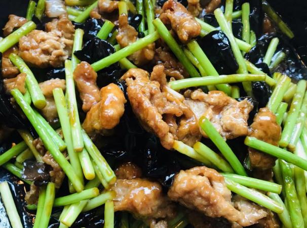 炒过油肉做法,炒肉时放醋肉会嫩还是硬