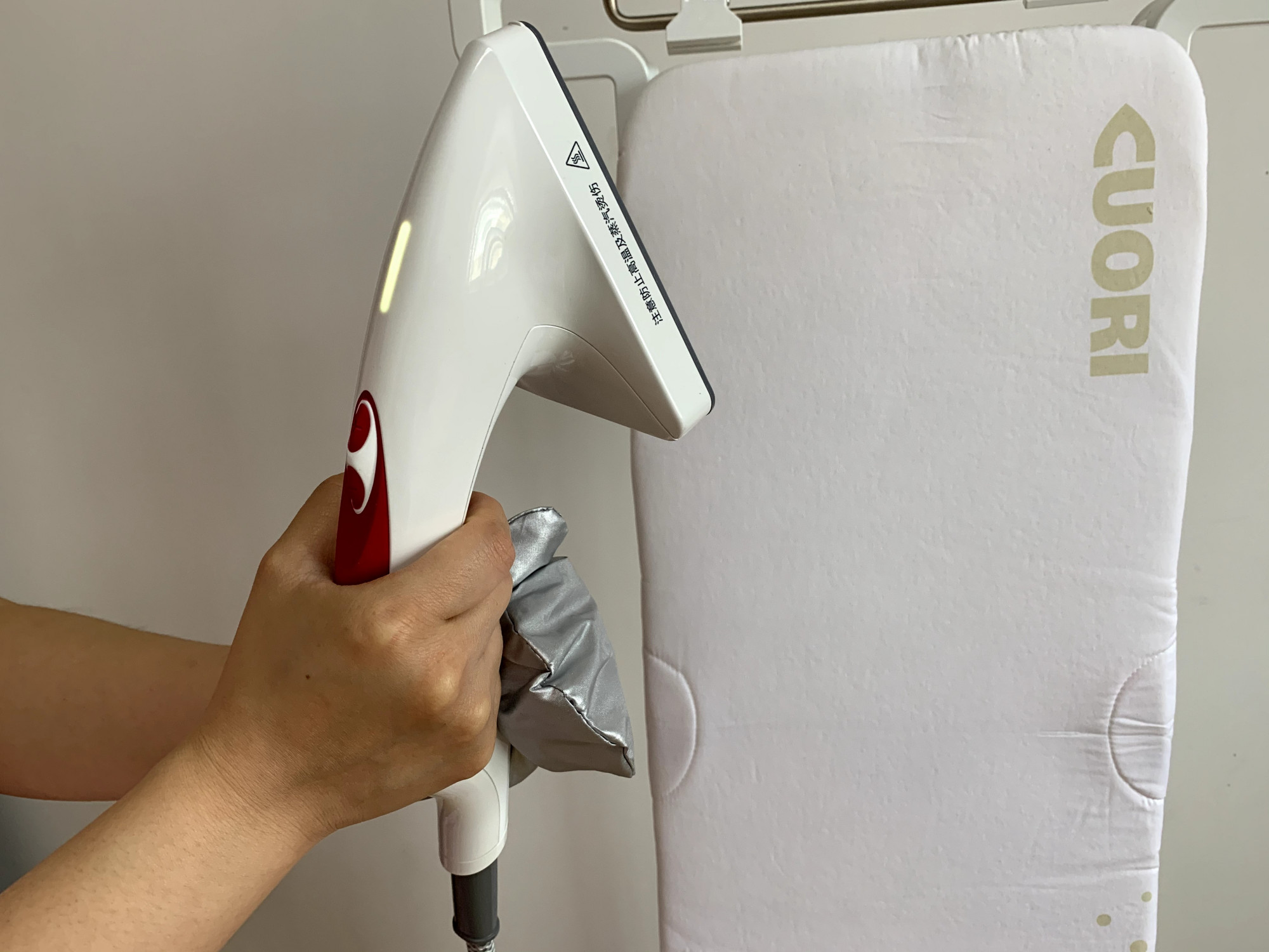 卓力挂烫机熨烫时流水,戴森蒸汽熨烫机